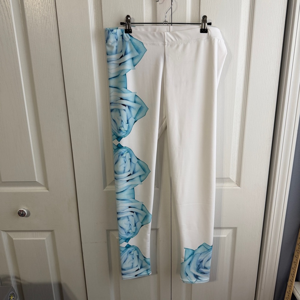 Terasa Designs blue white rose floral leggingsโ size XL